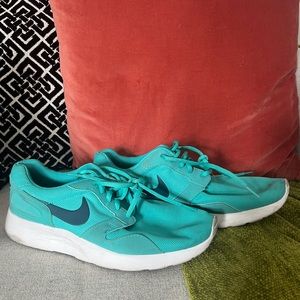 Norwegian Teal Nike Rosh - SZ 10